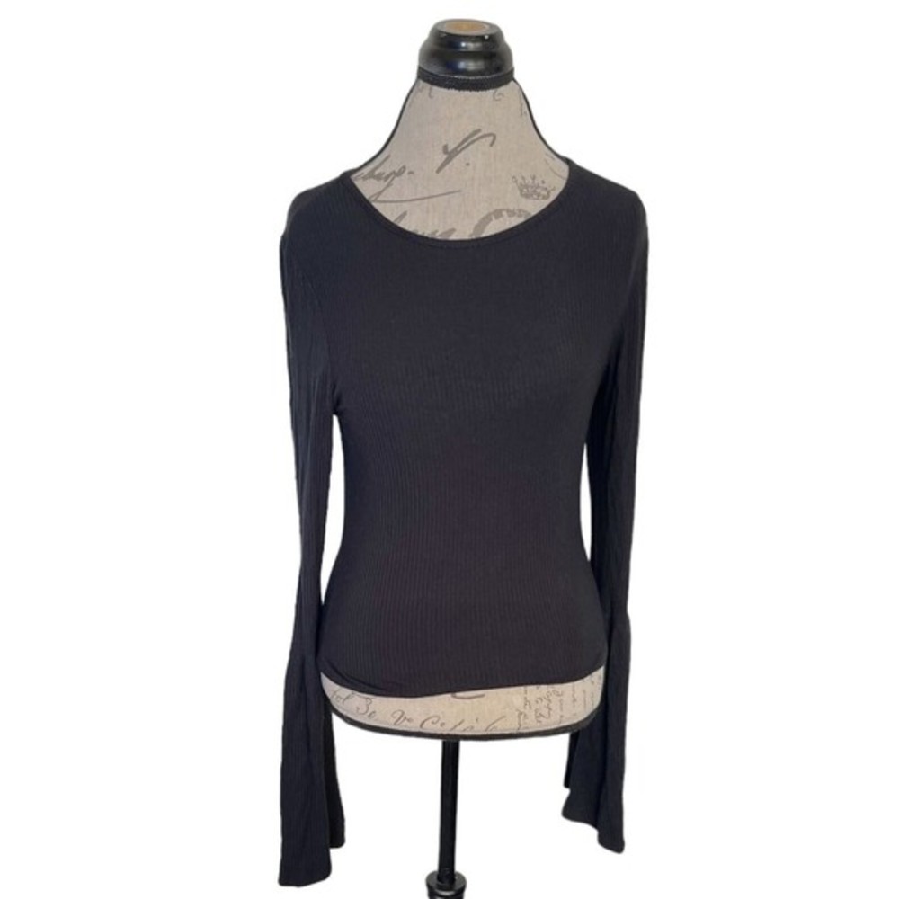 Emma & Sam Womens Blouse Sz Medium Black Ribbed Bell Sleeve Stretch Casual Night